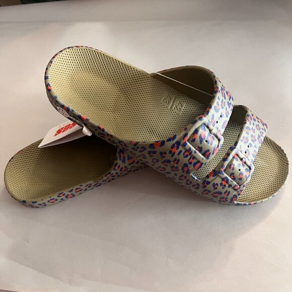 Freedom Moses Cheetah Kahki Slides Sandals. NWT - Picture 2 of 7